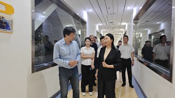 河南證監(jiān)局黨委書記、局長(zhǎng)李鋼一行蒞臨公司調(diào)研指導(dǎo)